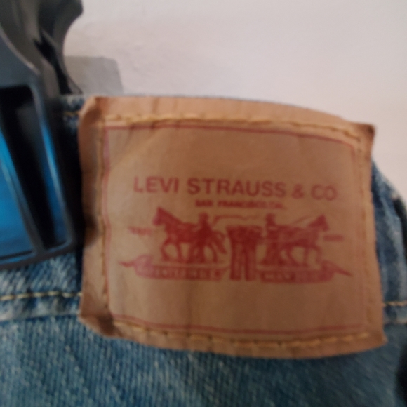 Levis - Picture 2 of 3